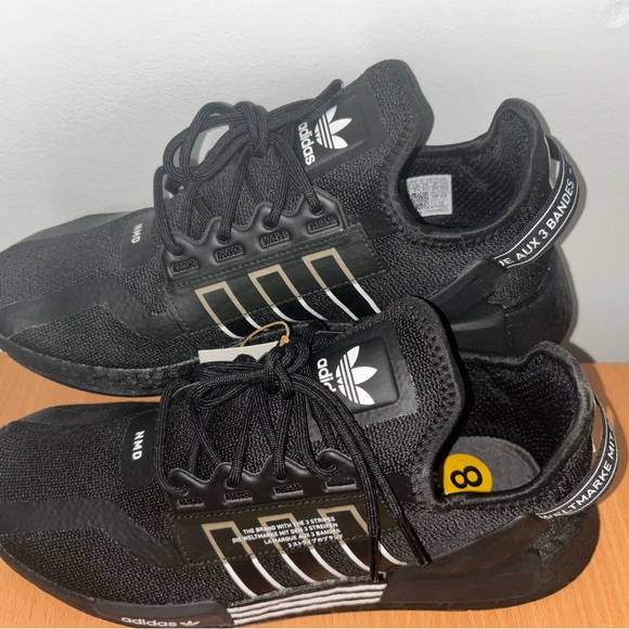 Adidas NMD R1 V2 Black White Men's Sneakers GZ1998 New NWT NWOB Size 8 - Picture 3 of 14